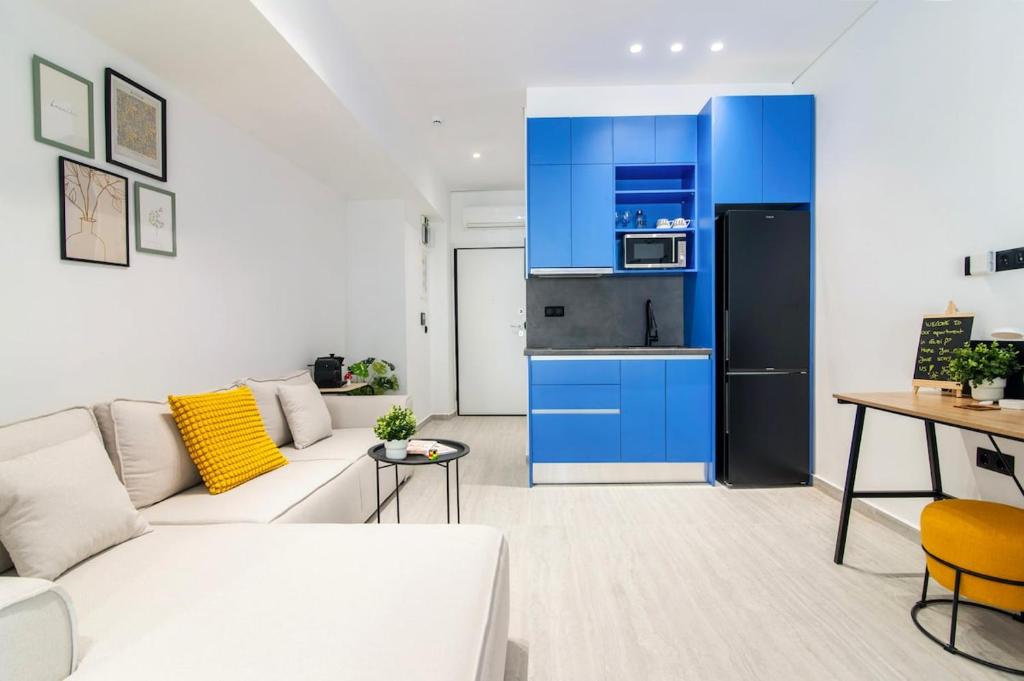 June's Studio with Balcony & Close to Monastiraki