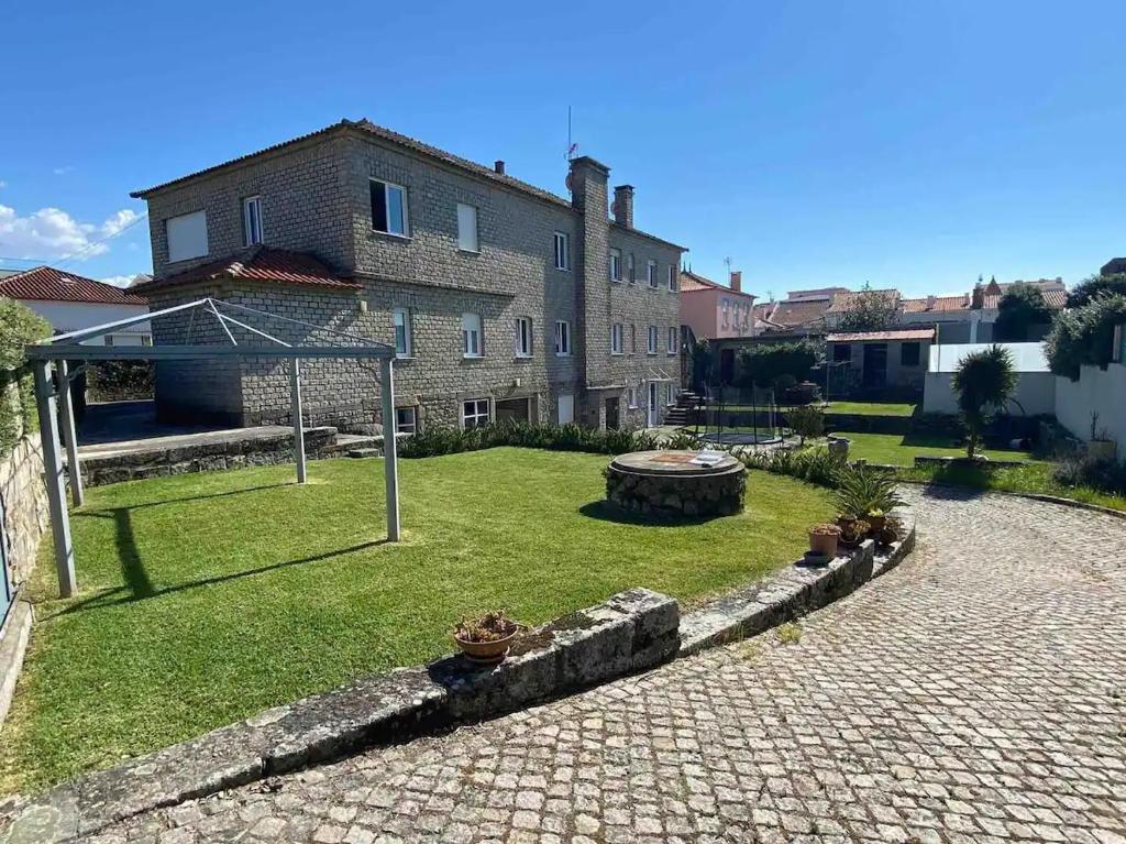 a large house with a garden in front of it at Casa dos Paralelos RC in Moledo