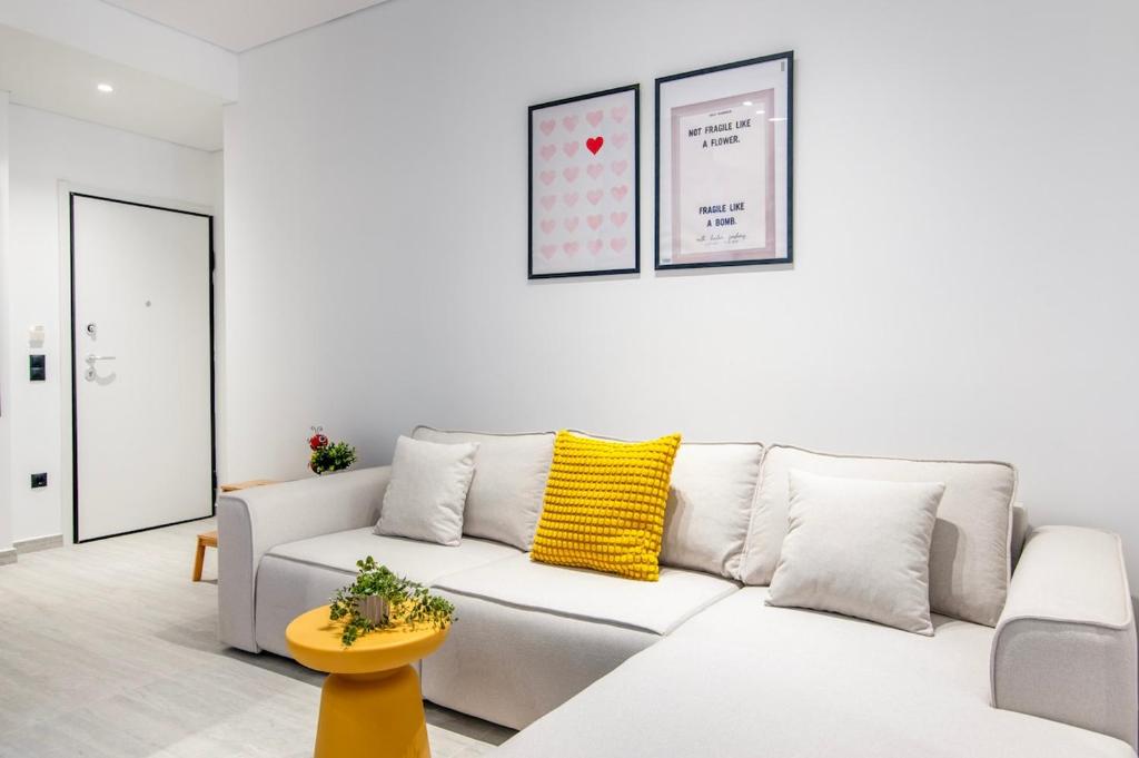 Jay Modern Studio with Balcony & Close to Monastiraki and Gazi