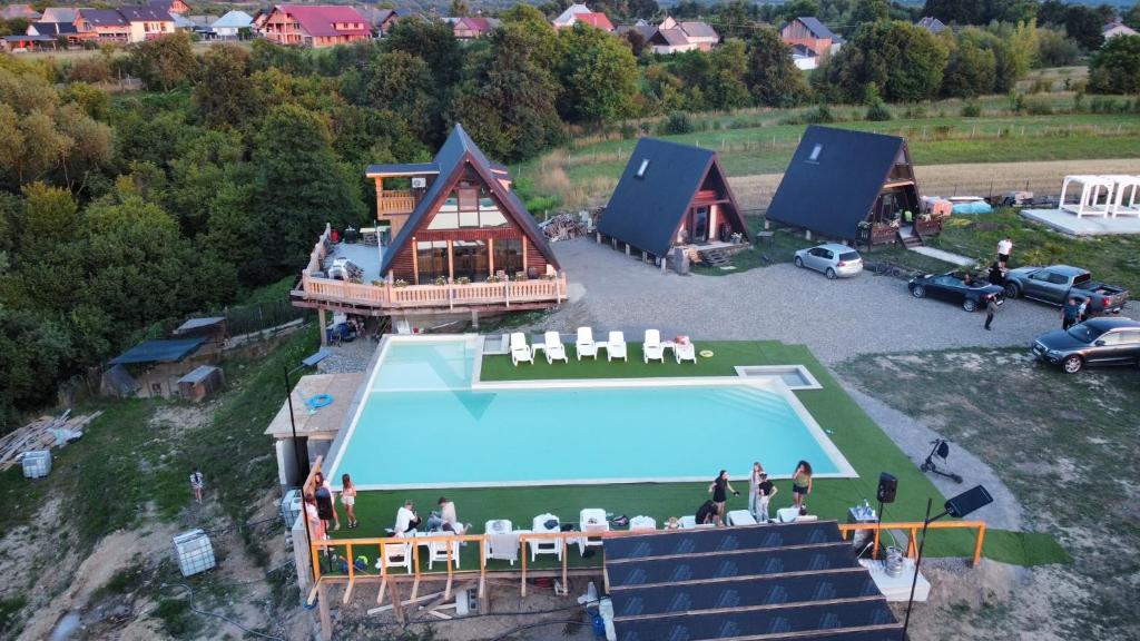 an overhead view of a house with a swimming pool at Căsuțele Ritei in Săpânța