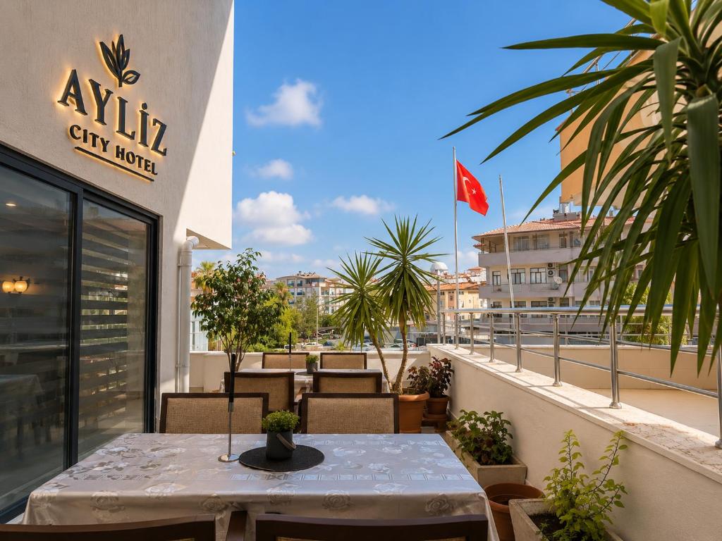 a table on the balcony of a city hotel at Ayliz City Otel in Manavgat