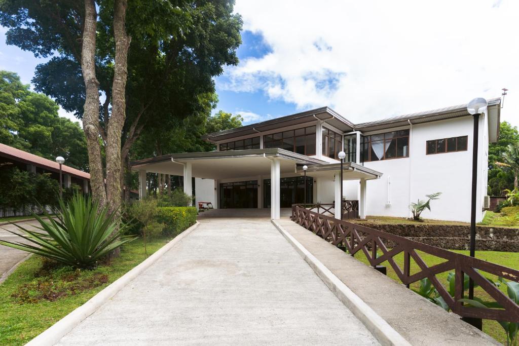 a white house with a wooden fence in front of it at The Glens Tagaytay in Kaybagal