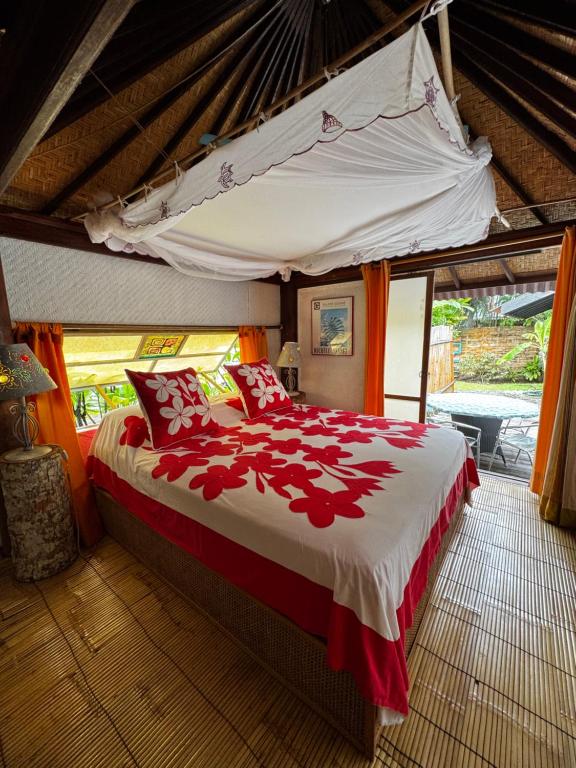 Fare BAMBOO avec PALAPA et piscine partagée - photo 2 - Moorea, Polynésie