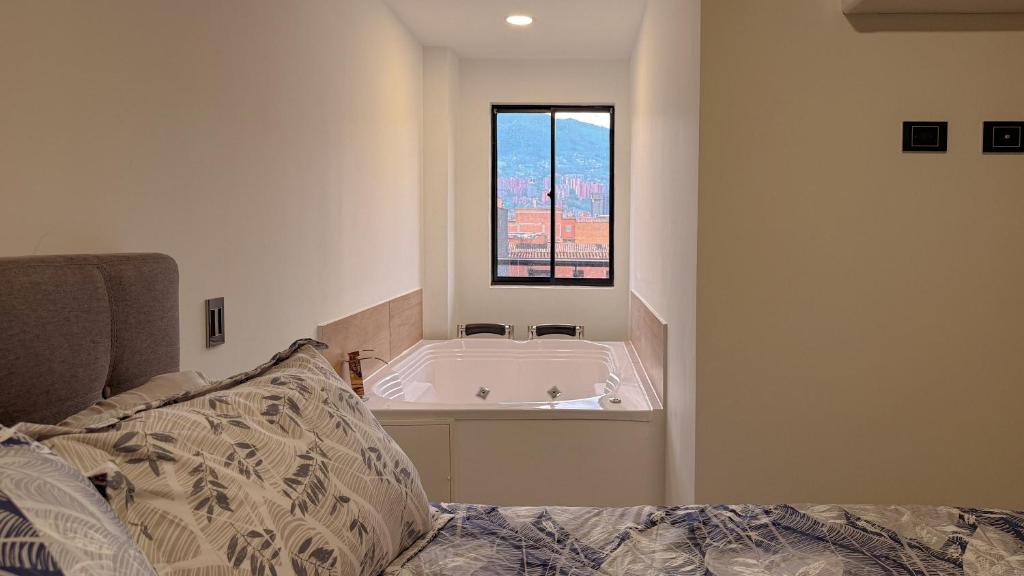 a bath tub in a room with a window at Apartamento Baruch IV in Itagüí