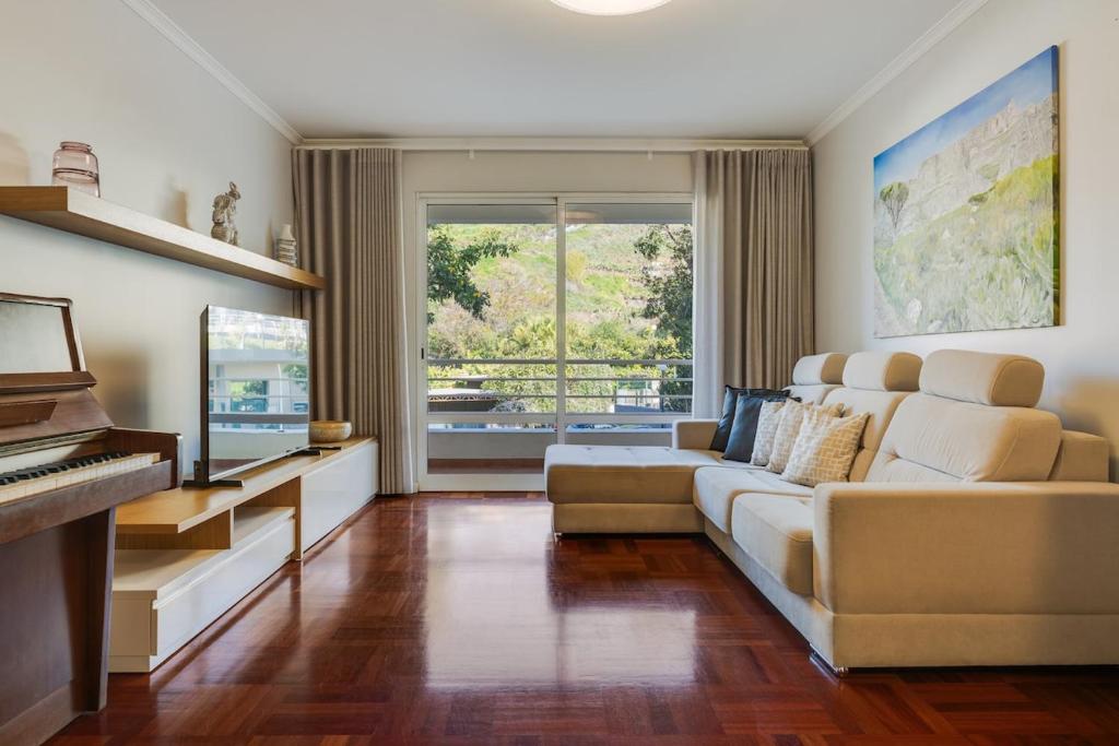Funchal Apt Near Beach, Parking & 2 Balconies