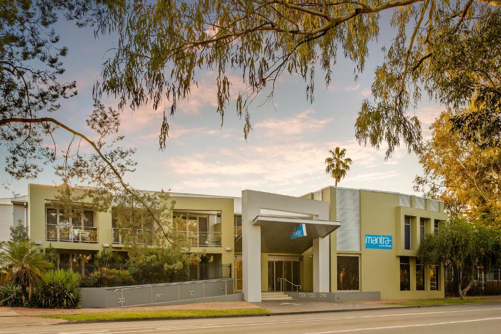 an office building in front of a street at Mantra Alice Springs in Alice Springs