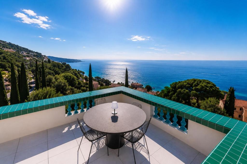 a view of the ocean from the balcony of a villa at New - sea view - splendid apartment in Nice