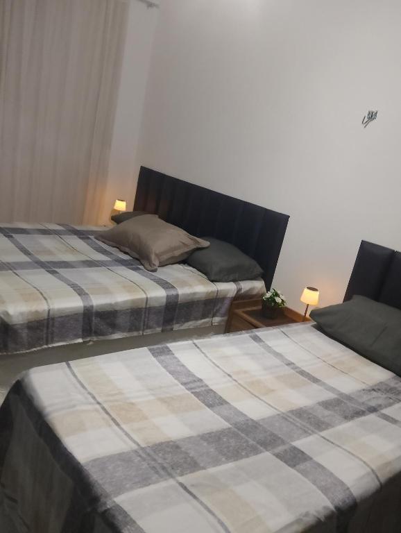 two beds sitting next to each other in a room at Apartamento da Jack in Campina Grande