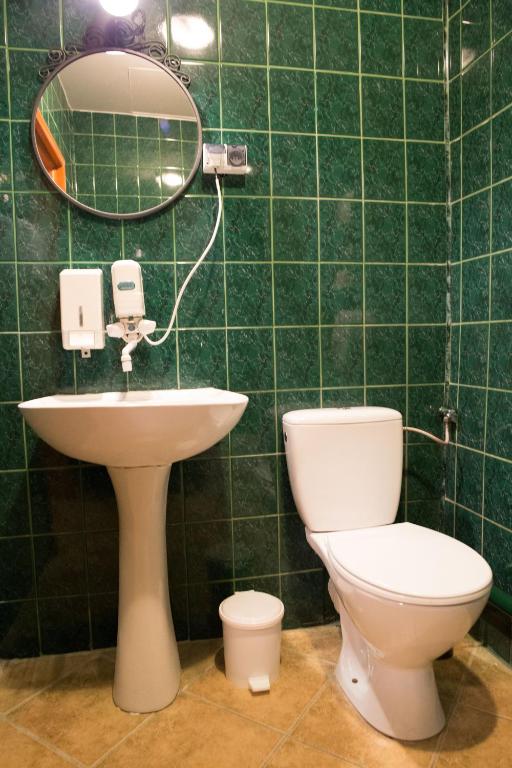 Łazienka w obiekcie FlyFly Hostel , darmowy parking , rezerwuj przez urządzenia mobilne -10 procent