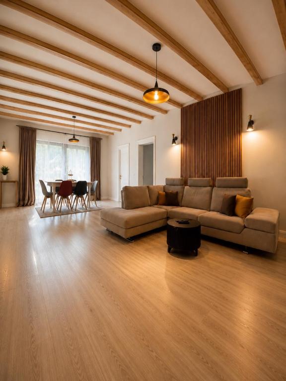 a large living room with a couch and a table at Garden Retreat Keyhouse in Bran