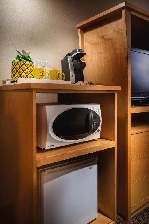 Kuchyň nebo kuchyňský kout v ubytování Staypineapple, University Inn, University District Seattle