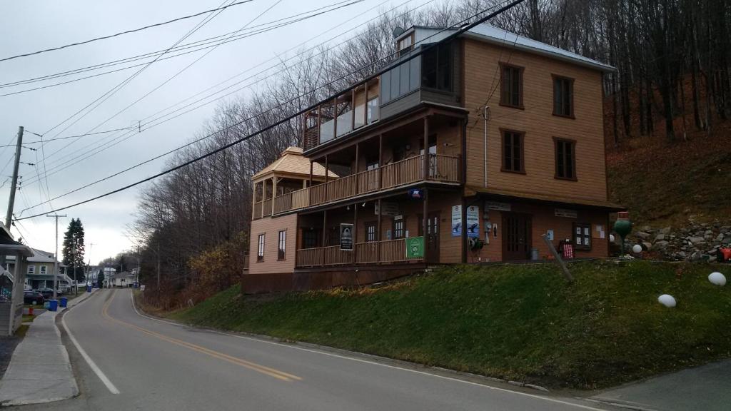 Foto da galeria de Auberge Le Four à Pain em Petite-Rivière-Saint-François