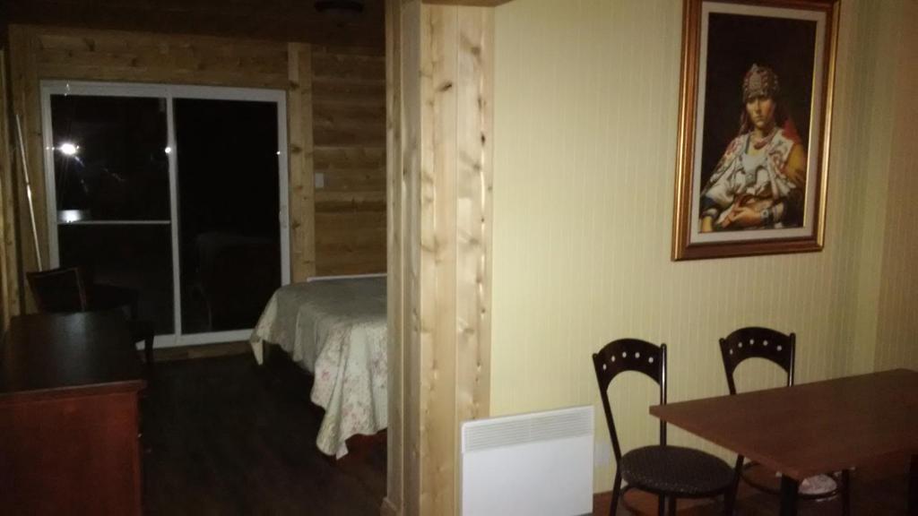 Una cama o camas en una habitación de Auberge Le Four à Pain