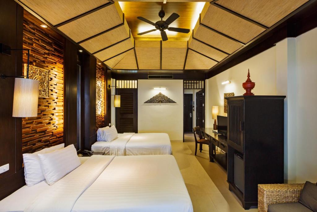 Impiana Beachfront Resort Patong, Phuket - Deluxe Sea View