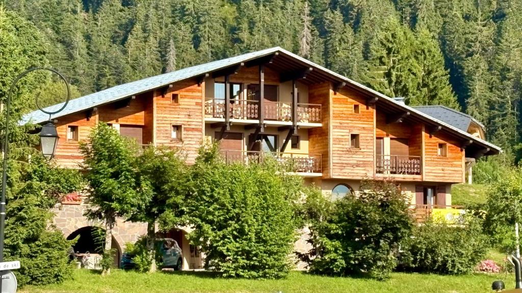 a log cabin in the mountains with a balcony at Studio 4 - La Bruyère in Crest-Voland