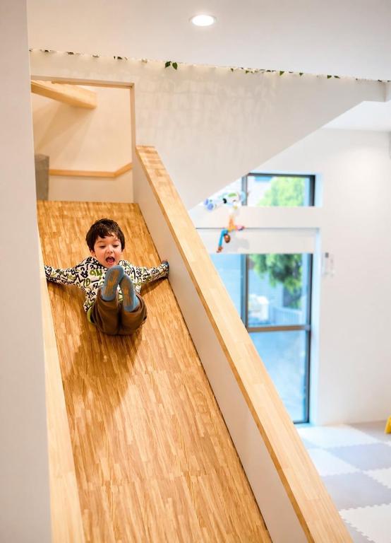 a young boy sitting on an escalator in a house at ぷにるんパーク in Nagoya