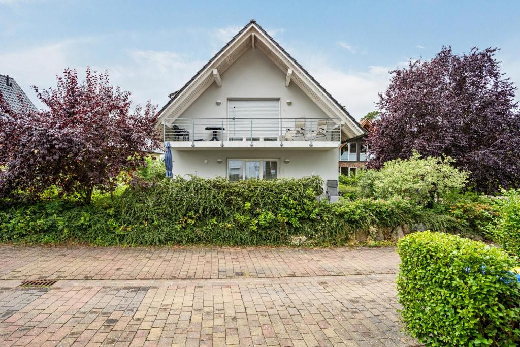 a white house with a balcony on top of it at Haus 44 in Röbel