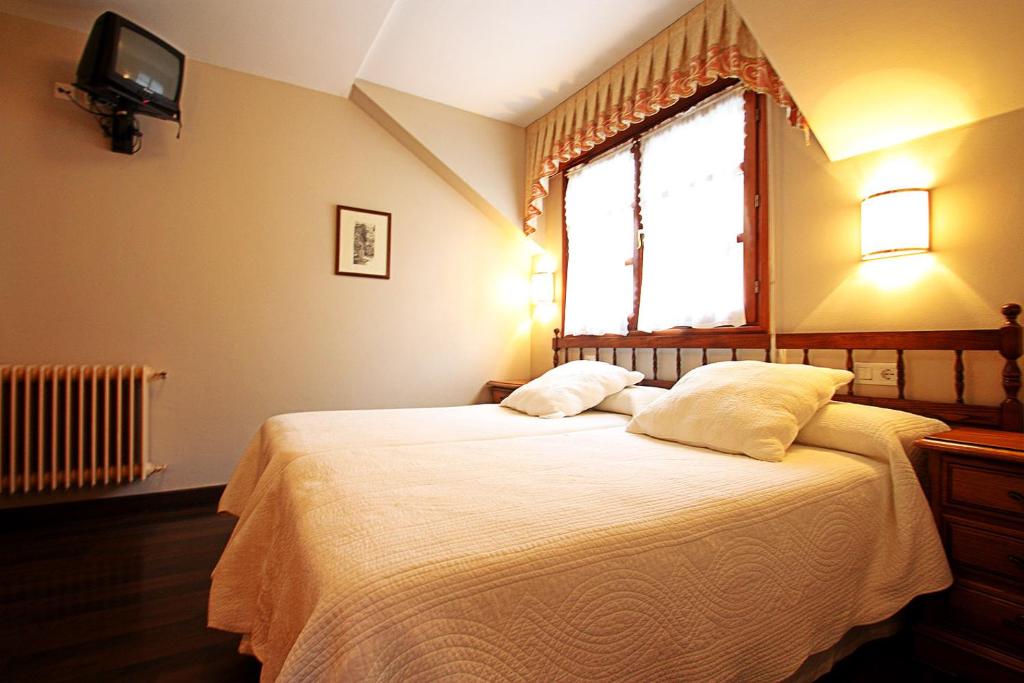 Hostal Restaurante Méndez - Basic Double Or Twin Room
