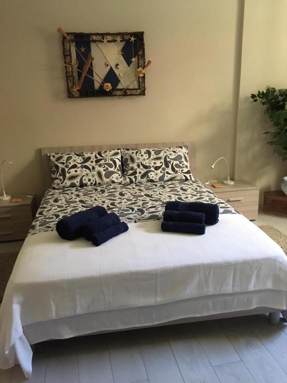 a bedroom with a bed with two towels on it at Da zio Totò in Scilla
