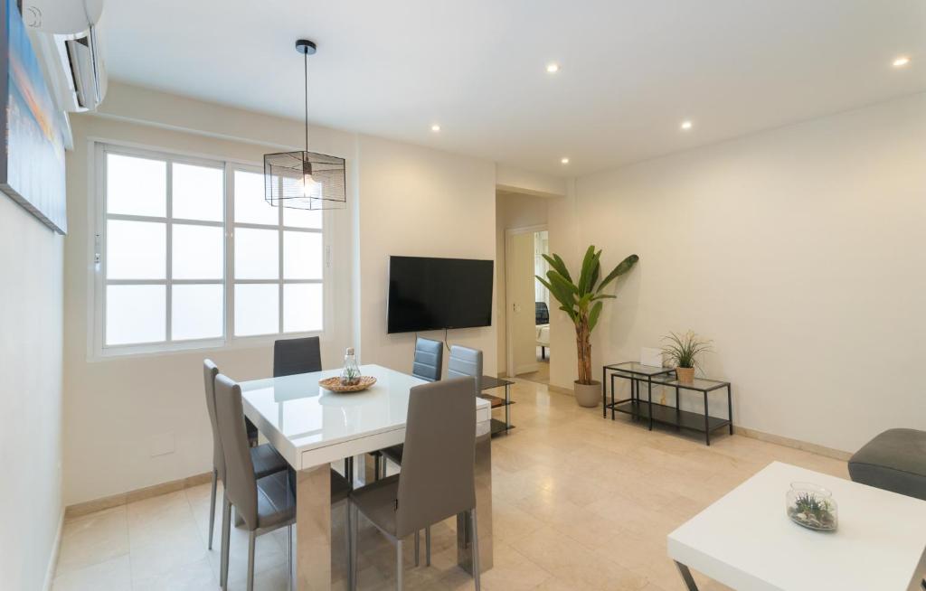 Apartamento Premium junto a la Catedral de Malaga - 3 Habitaciones, Ideal para Familias y Grupos