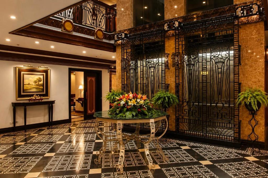 a lobby with a table with flowers on it at Herald Suites Polaris in Manila