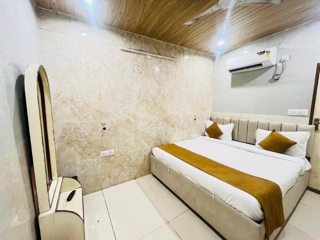 a bedroom with a bed in a room at Hotel Comfy Point - Sec 44 Noida in Noida