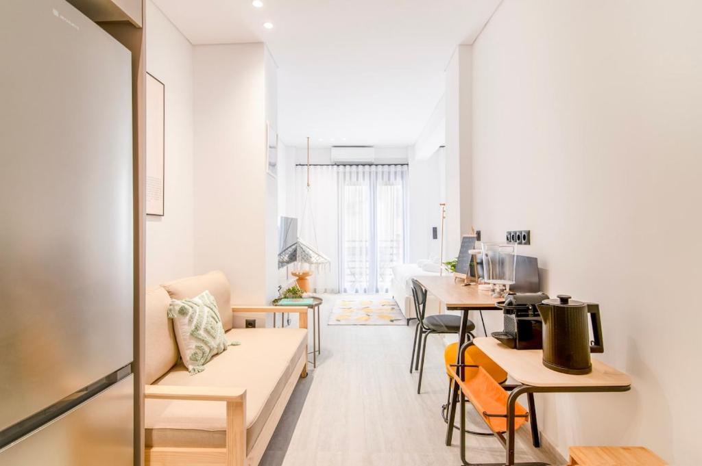 Julie's Studio with Balcony & Close to Monastiraki