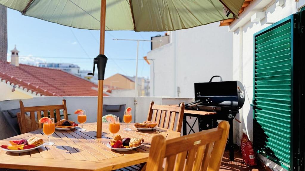 2 Min walk to Beach- Sunny Terrace & BBQ