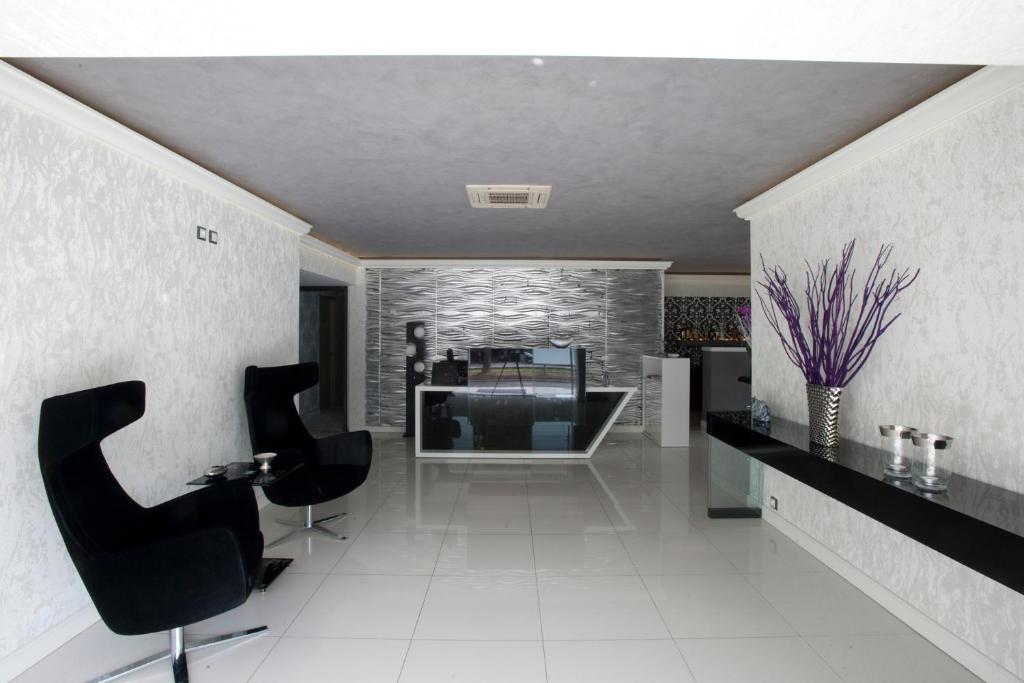 The Crystal Blue Hotel - Resim 8