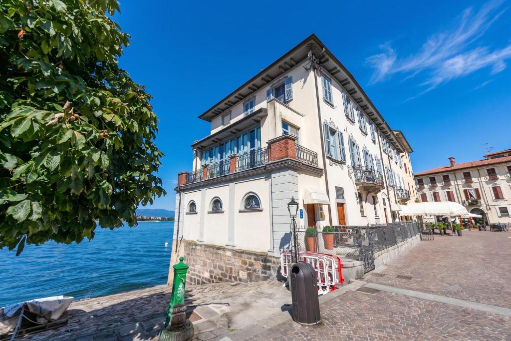 a building on the side of a body of water at Aparthotel Arona in Arona