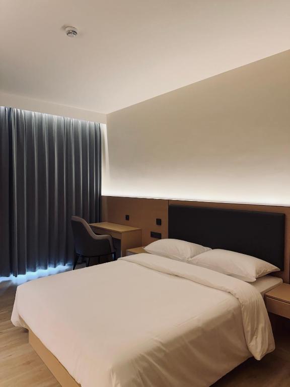 a bedroom with a large white bed and a desk at Hotel Nueva Europa Valencia in Valencia