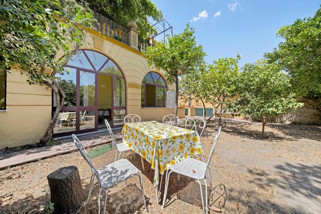 a table and chairs in front of a building at Villa Charme Lipari in Lipari