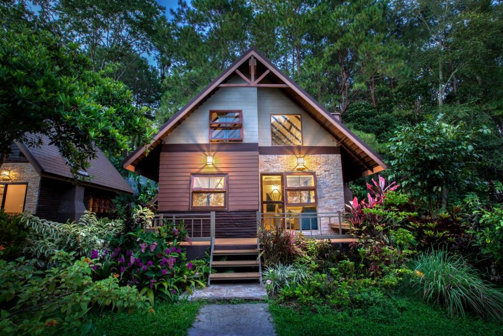 a small house with a gambrel roof at Khaokhoherbary OrganicFarm&Resort in Khao Kho