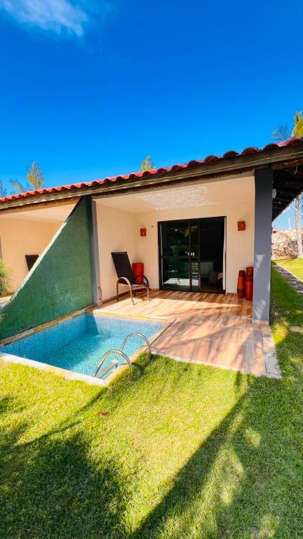 a house with a swimming pool in the yard at HOTEL IBIZA CUMBUCO in Cumbuco