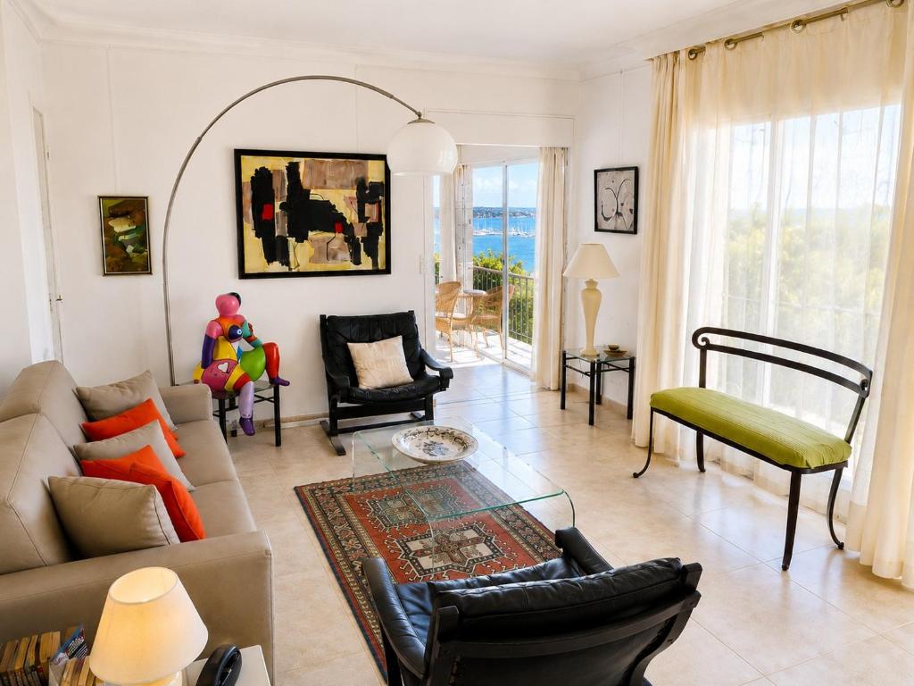 2 Bedrooms Cannes by Sweet Accommodation