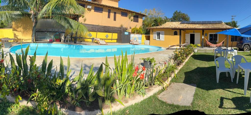 a house with a swimming pool in a yard at Kundalini Buzios in Búzios