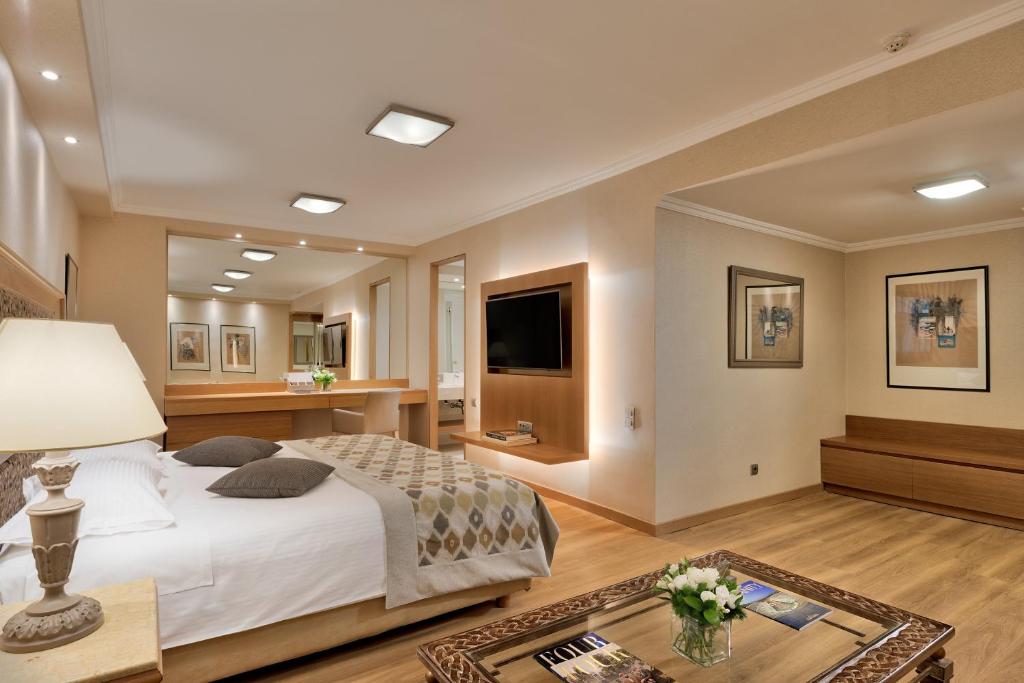 Divani Caravel - Family Room (2 Adults + 2 Children)