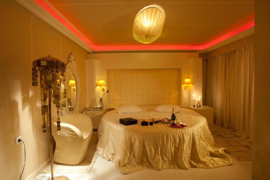 The Crystal Blue Hotel - Resim 22