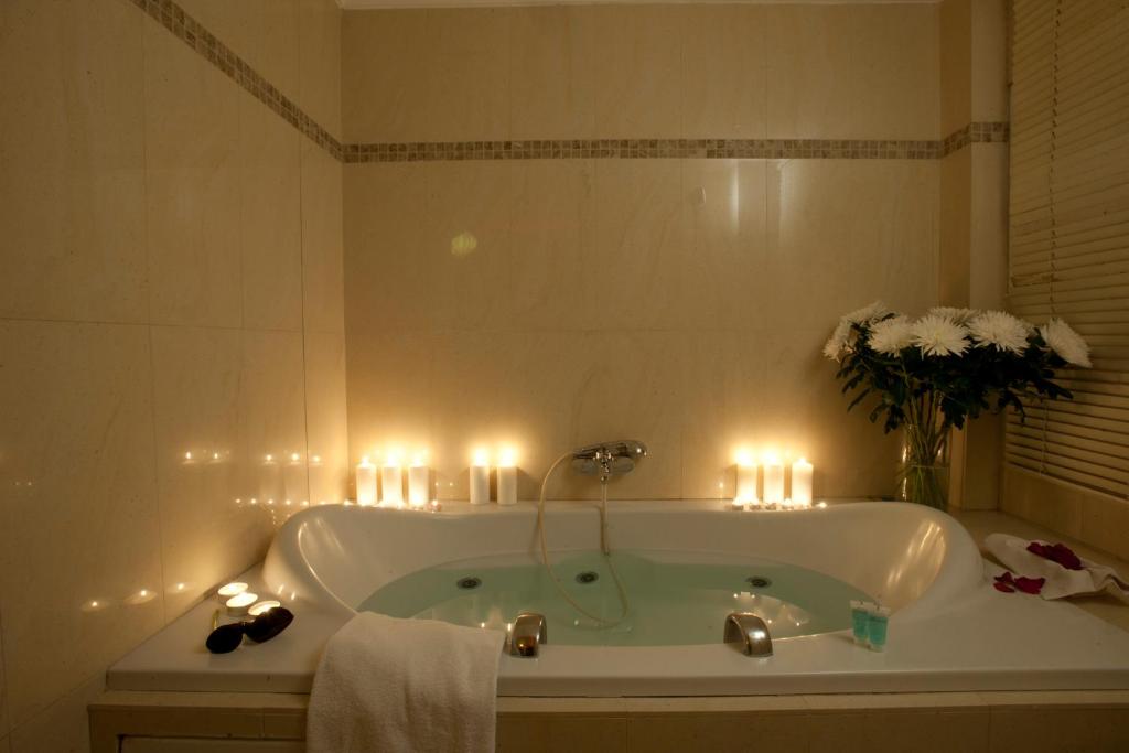 The Crystal Blue Hotel - Resim 23