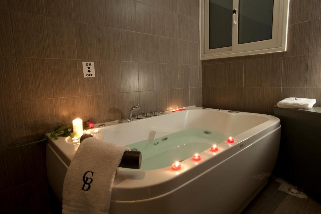 The Crystal Blue Hotel - Resim 26