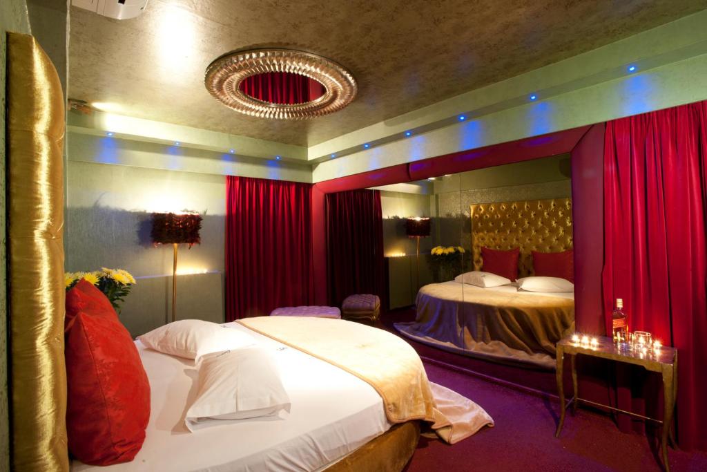 The Crystal Blue Hotel - Resim 27