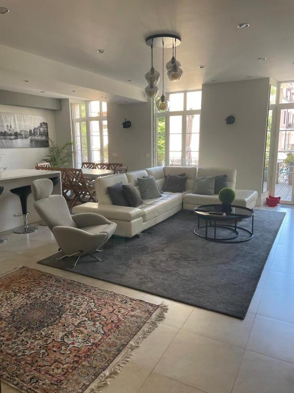 a living room with a couch and a rug at Le Reflet du Lac in Annecy