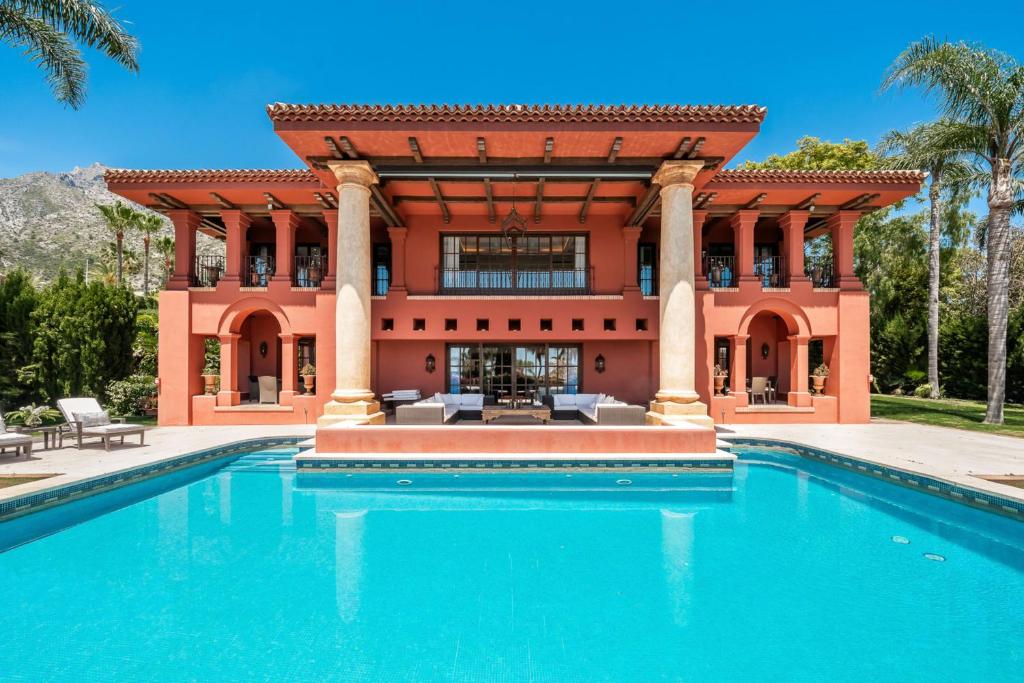 All About Villa Ronda