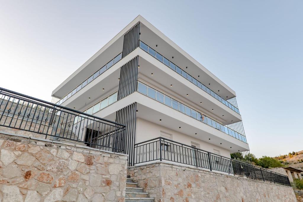 a building with a staircase in front of it at SulMare Rooms in Sarandë