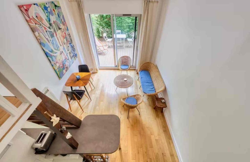 Sunny Duplex with Private Terrace