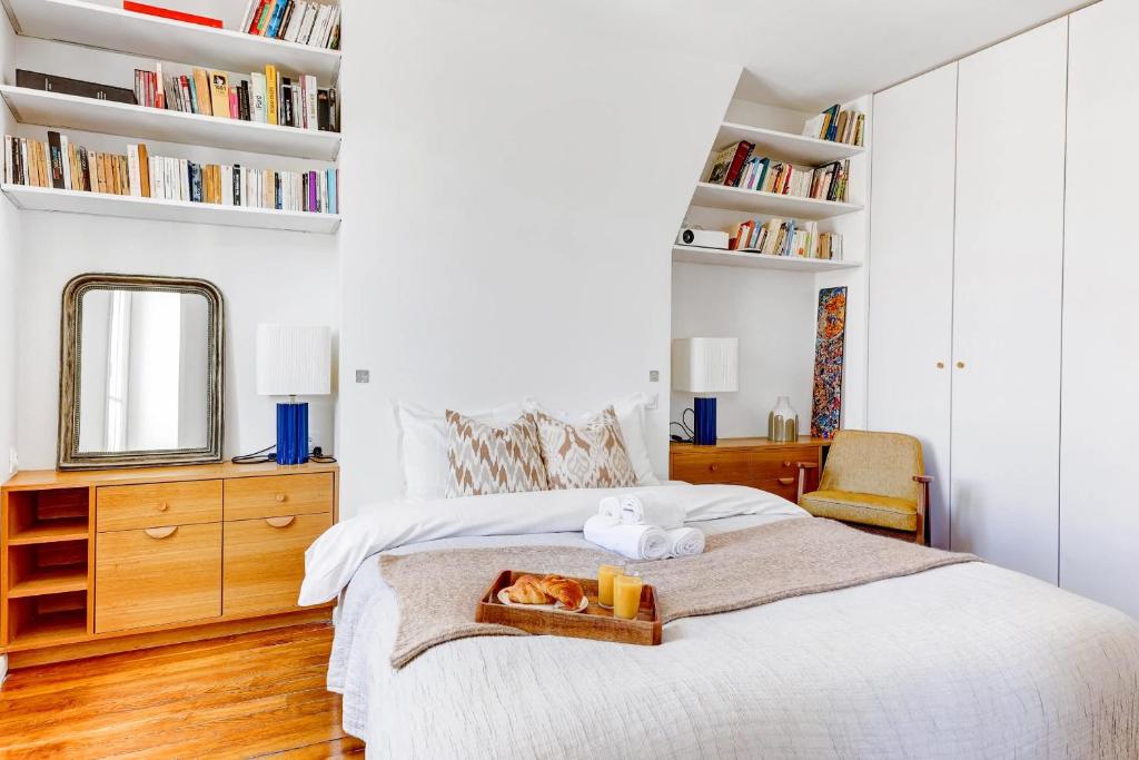 Montmartre - 2BR - Paris Vacation Rentals