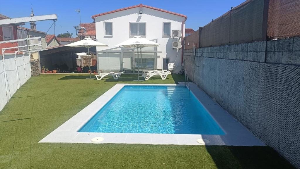a small swimming pool in the yard of a house at Hostel Boente in Boente