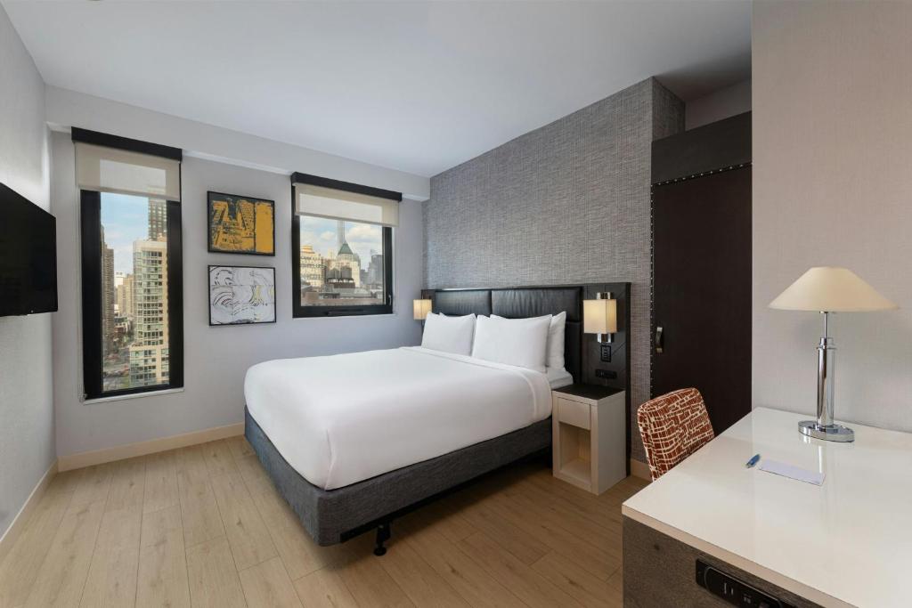 Four Points by Sheraton Manhattan Midtown West - 