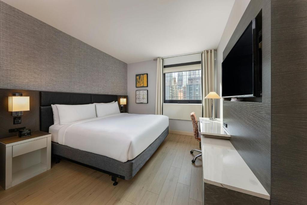 Four Points by Sheraton Manhattan Midtown West - 