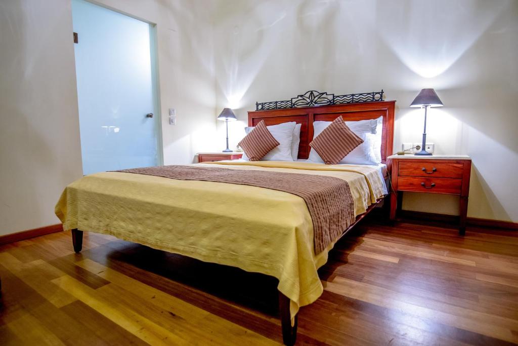 Postel nebo postele na pokoji v ubytování Leo Hotel